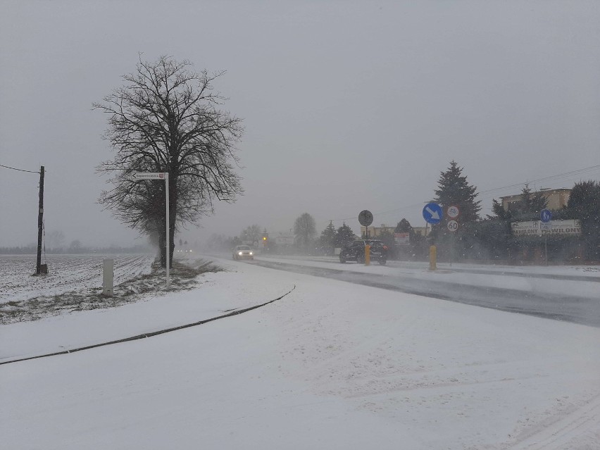 Zima nie odpuszcza. Trudne warunki na drogach