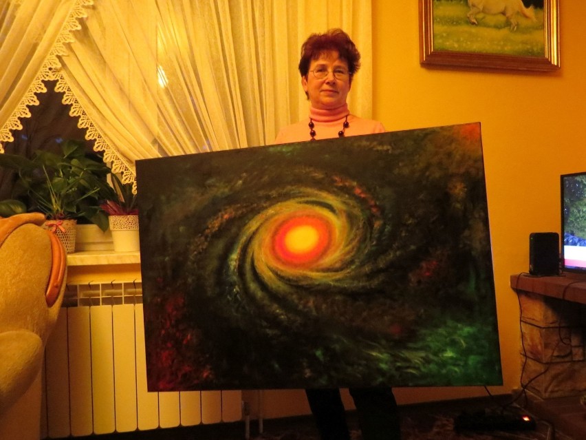 Elżbieta Łuczyńska maluje obrazy, pisze wiersze. Dostała nagrodę od starosty aleksandrowskiego