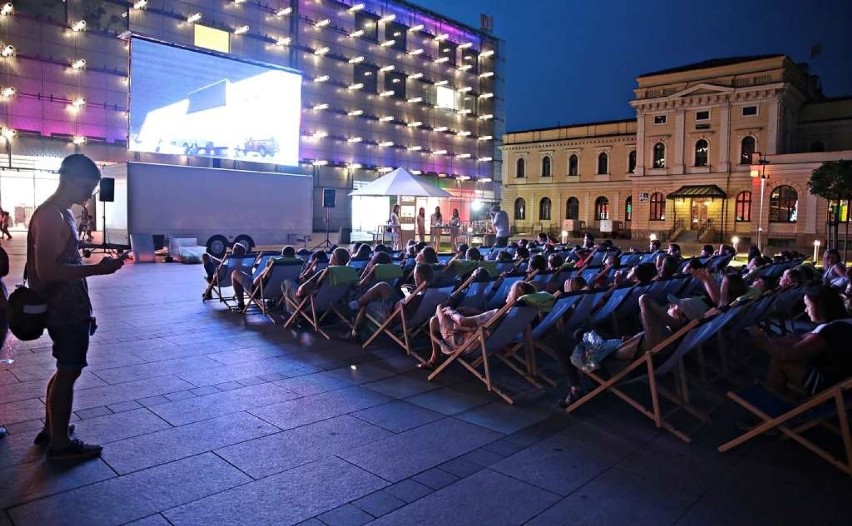 Wielki ekran pod Galerią Krakowską. Kino letnie powraca! [ZDJĘCIA]