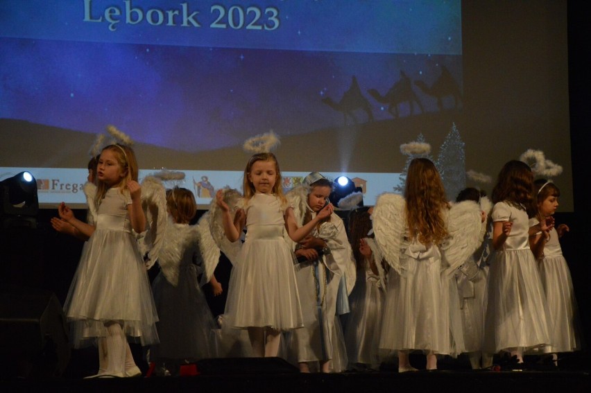 Osiem grup przedszkolnych wystąpiło na scenie Lęborskiego...