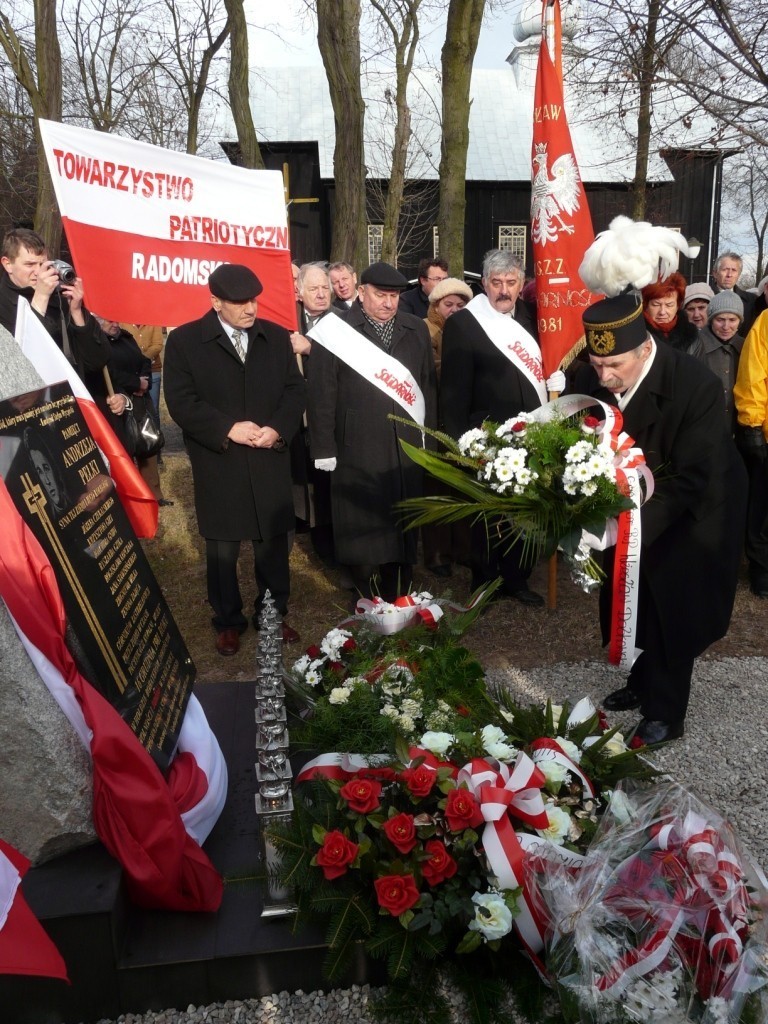 W Niedośpielinie w gminie Wielgomłyny odsłonięto obelisk...