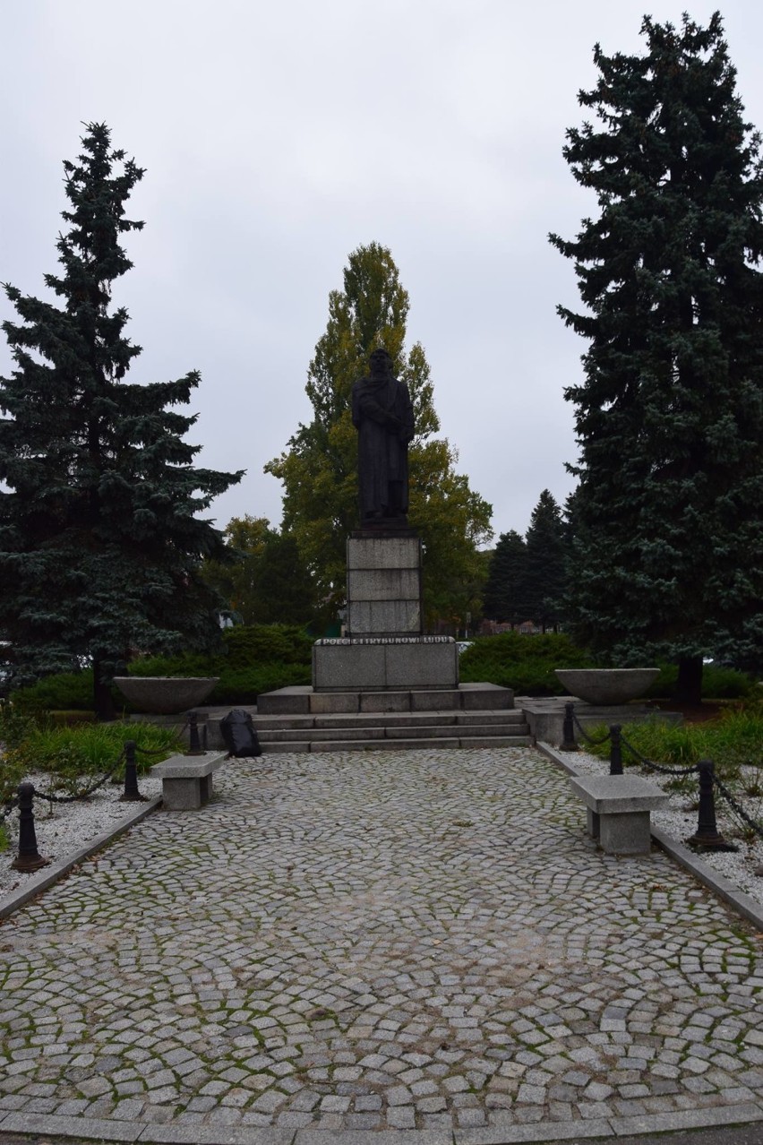 Możliwe, że pomnik Mickiewicza zmieni nieco lokalizację...