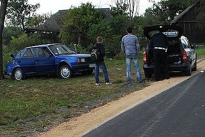 Wypadek drogowy w Wierzbicy, ranny 14-latek trafił do szpitala