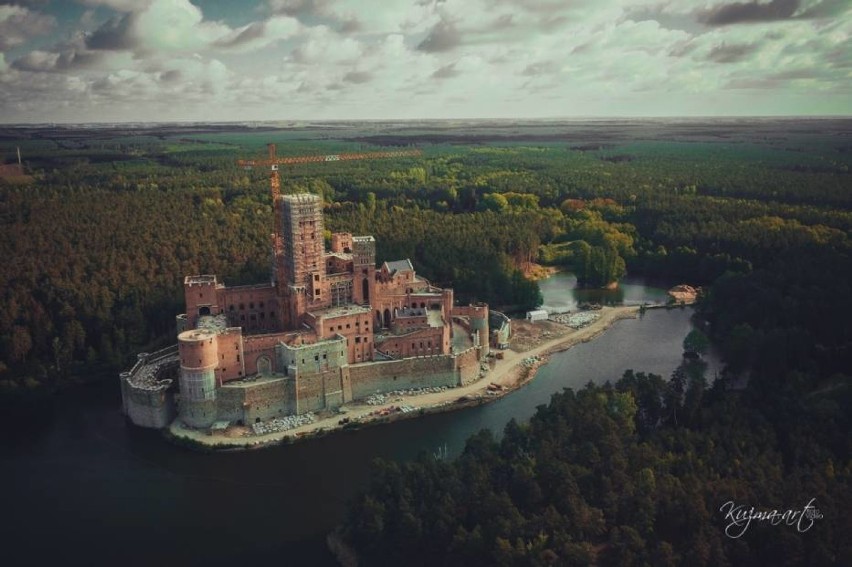 Zatrzymano osoby w sprawie budowy zamku w Stobnicy