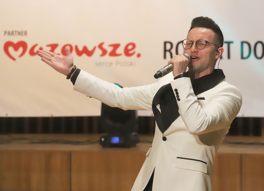 Koncert zespołu Playboys w Zespole Szkół Muzycznych w Radomiu. Muzycy zagrali na imprezie dla Pań (ZDJĘCIA)