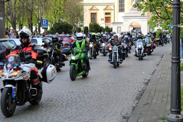 Motocykliści przejechali ulicami miasta inaugurując kolejną  Radomską Wiosnę Motocyklową.