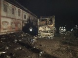 Akcja gaszenia pożaru, który wybuchł we wtorek wieczorem w Łękach, zakończyła się przed pierwszą w nocy