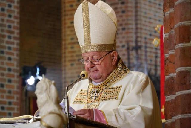 W poniedziałek, 18 maja 2020 roku przypada setna rocznica urodzin papieża Jana Pawła II. Z tej okazji w niedzielę w poznańskiej katedrze została odprawiona msza święta, podczas której homilię wygłosił kardynał Stanisław Dziwisz, wieloletni sekretarz papieża.

Przejdź do kolejnego zdjęcia --->