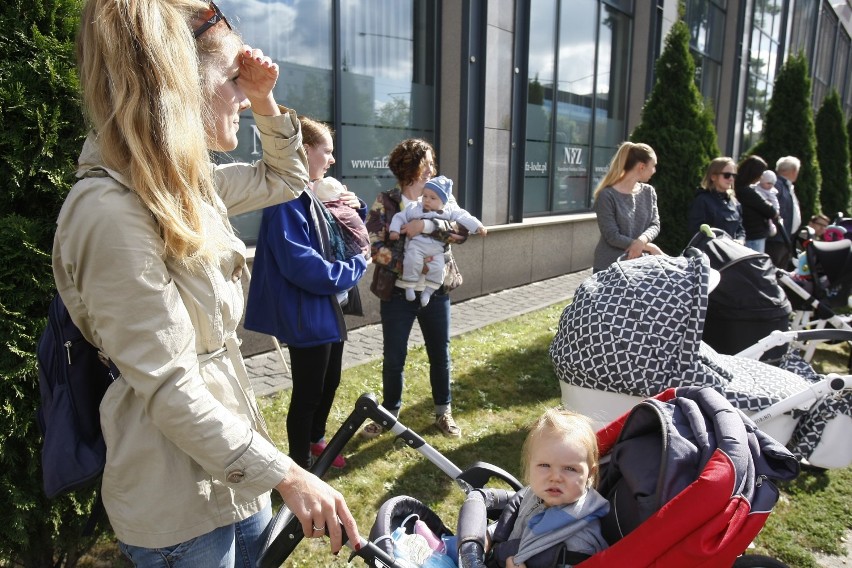 Protestowali w obronie szpitala Pro Familia w Łodzi [ZDJĘCIA]