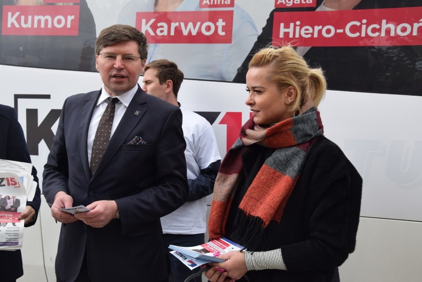 Kampania Europejska w Częstochowie. KUKIZ'15 zaprezentował na Placu Biegańskiego dwoje kandydatów [ZDJĘCIA]