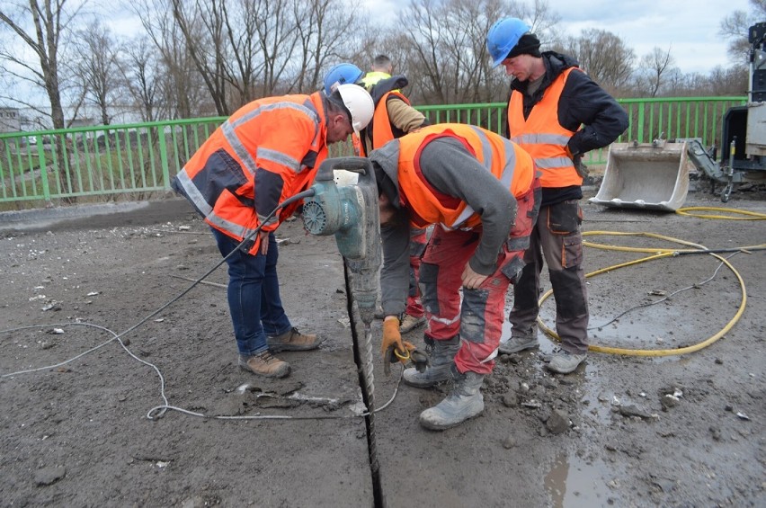 Trwa remont przeprawy nad Starą Odrą w Głogowie