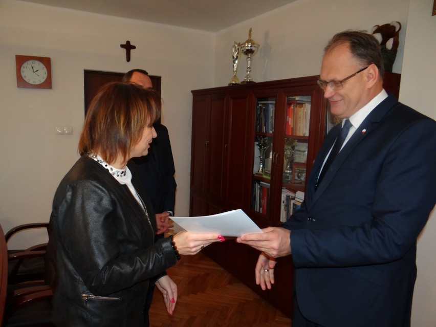 Radomsko: prezydent przekazał nominacje na stanowiska dyrektorów PSP 1 i 8 [ZDJĘCIA]