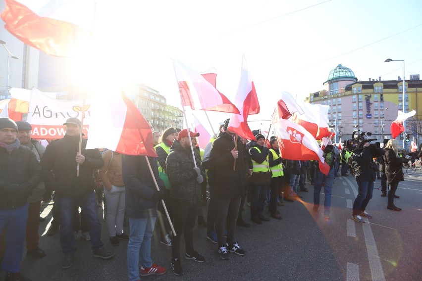 Protest rolników, Warszawa 3 kwietnia. Setki policjantów i tysiące protestujących w centrum miasta