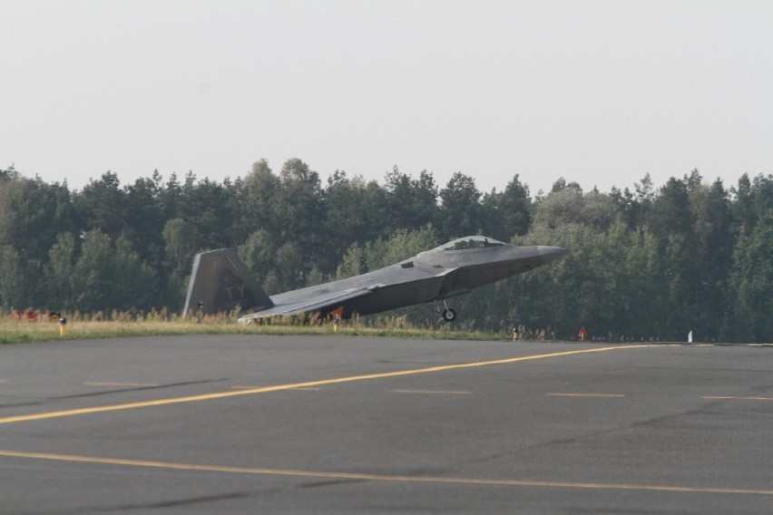 Amerykańskie samoloty F-22 Raptor przylecą do bazy w Łasku