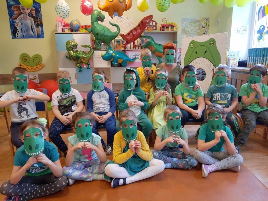 Przedszkolaki z Karnkowa podczas Dnia Dinozaura