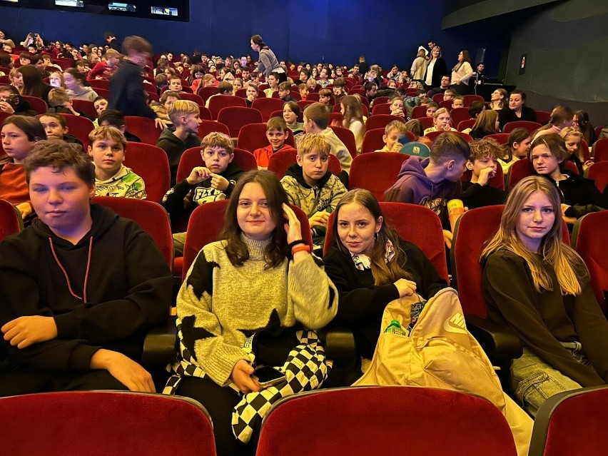 Uczniowie z kazimierskiej "trójki" wybrali się na wycieczkę do Krakowa. Byli w Teatrze Piasku i w Pałacu Krzysztofory. Zobacz zdjęcia