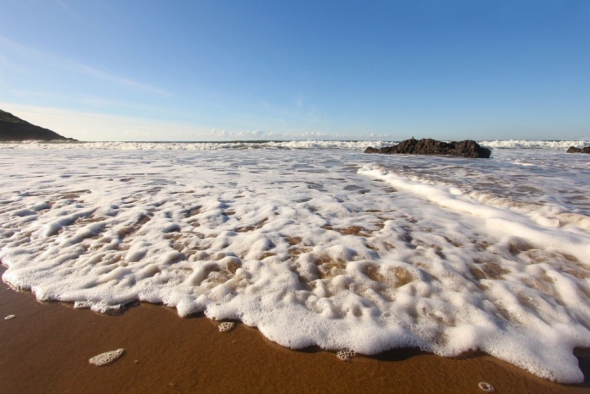 Bez ubrania można legalnie wypoczywać na plażach w Dębkach,...