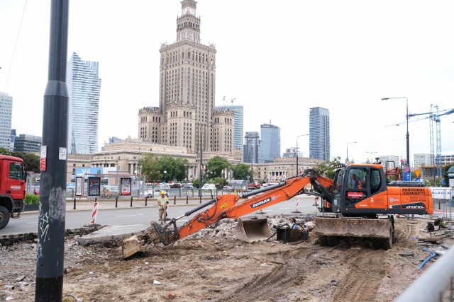 Trwa remont w samym sercu Warszawy. Kierowcy muszą liczyć się z ogromnymi utrudnieniami.