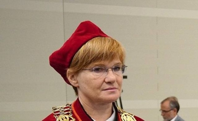 Prof. Elżbieta Żą­dzińska to biolog i obecna prorektor ds. nauki w ekipie prof. Antoniego Różalskiego, rektora w kadencji 2016-2020. Wcześniej była m.in. dziekanem Wydziału Biologii i Ochrony Środowiska (w latach 2008-2016).