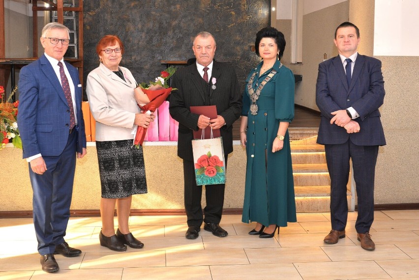 Złote Gody 2021 w gminie Masłowice. Medale dla 20 par małżeńskich ZDJĘCIA