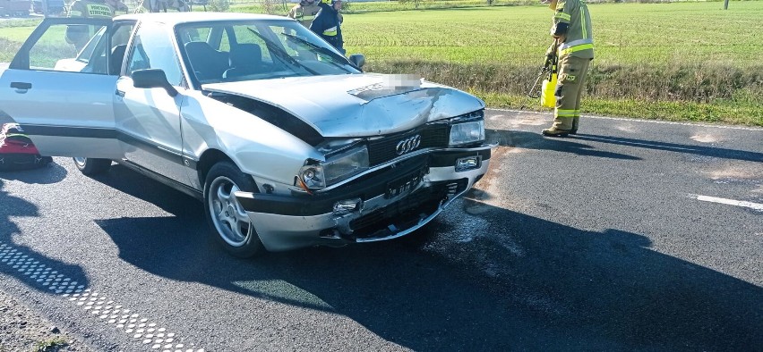 Czołowe zderzenie dwóch samochodów na obwodnicy Grodziska