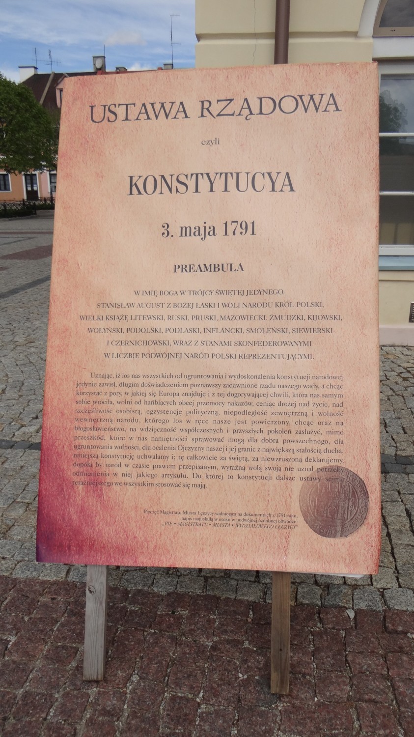 Tablice z fragmentami Konstytucji 3 Maja na Placu Kościuszki 