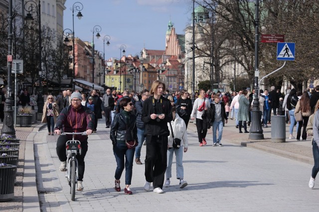 W Warszawie w Poniedziałek Wielkanocny mieszkańcy chętnie opuścili swoje domy i udawali się na długie, świąteczne spacery.