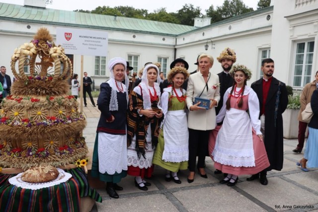 Wielkopolski wieniec dożynkowy przygotowany przez CKiS w Kaliszu z wyróżnieniem