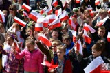 Święto Biało-Czerwonej z przedszkolakami w Dębicy. Uroczyście podniesiono flagę i odśpiewano hymn 