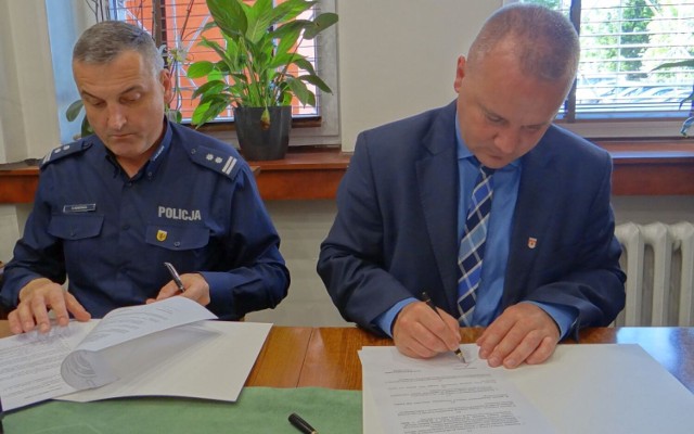 W Gniewkowie podpisano umowę na dodatkowe patrole w tej gminie.