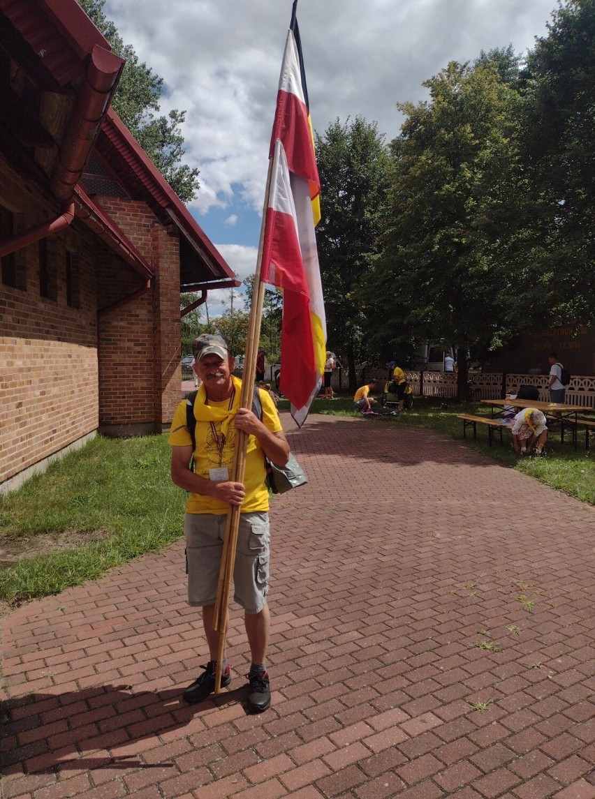 Andrzej Krawczyk z Sieradza idzie z 41. Pieszą Pielgrzymką...