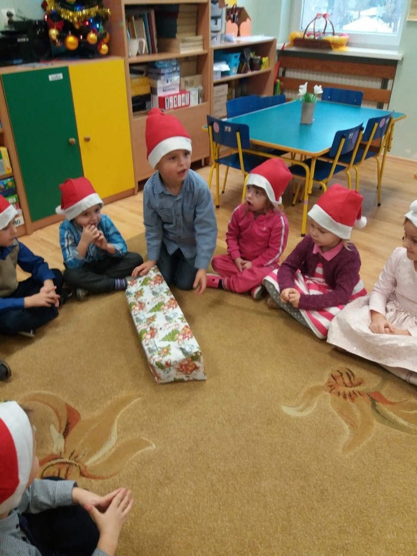 Święty Mikołaj odwiedził przedszkolaki z Raszówki