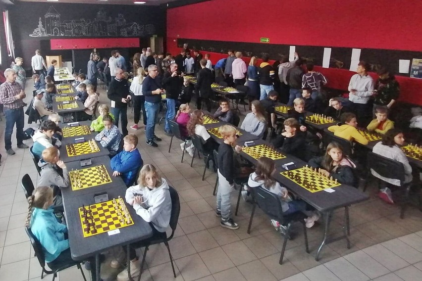 Finał wojewódzkich zmagań szachowych odbył się w sali...