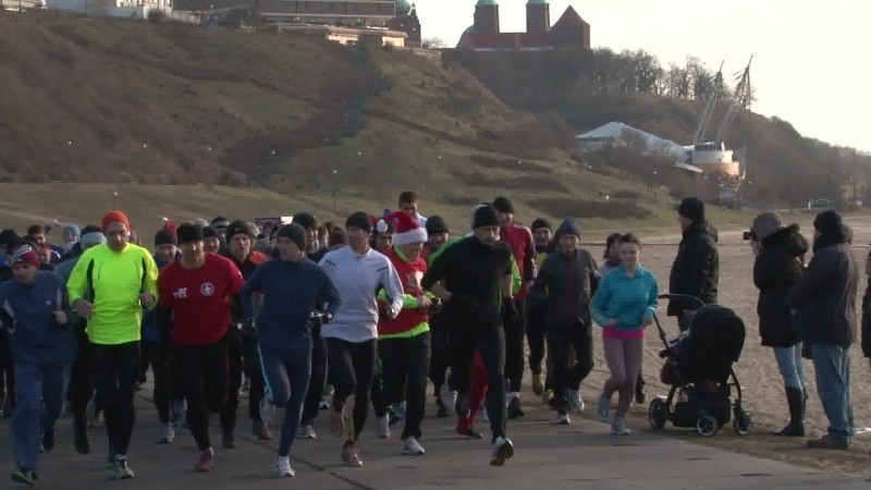 Sto osób biegnąc pożegnało 2012 rok