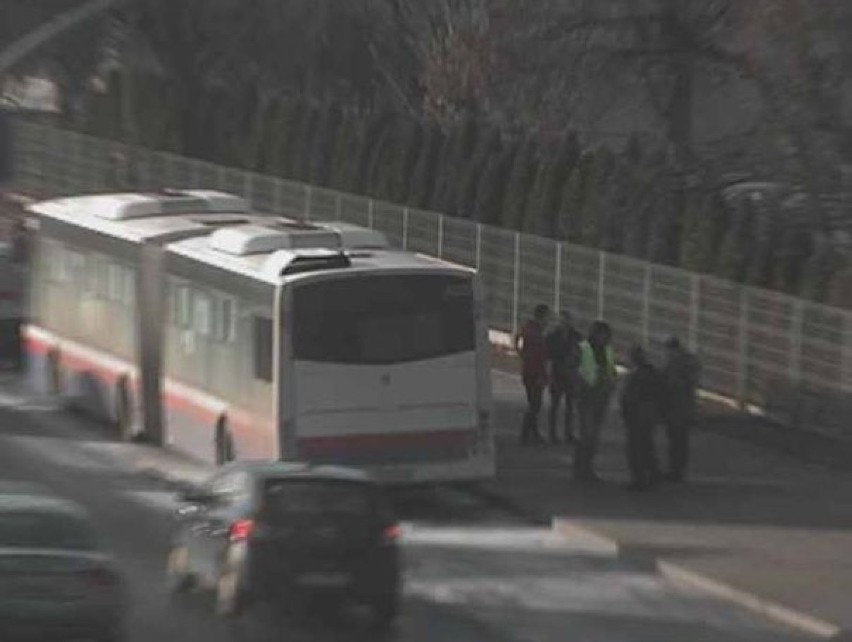 Autobus zapalił się u zbiegu ulicy Szubińskiej i Pięknej....