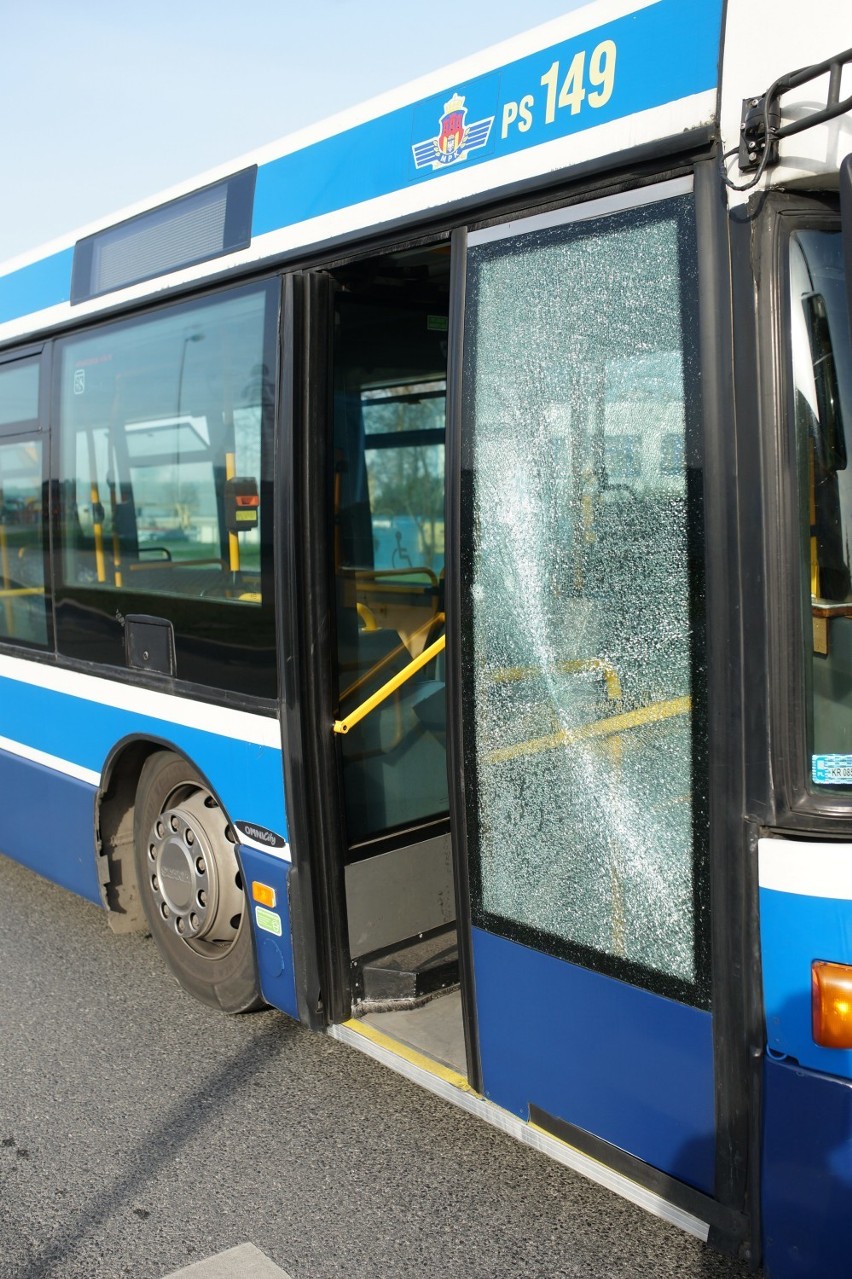 Kraków. Strzelanina w autobusie. Mężczyzna strzelił do pasażera [ZDJĘCIA]