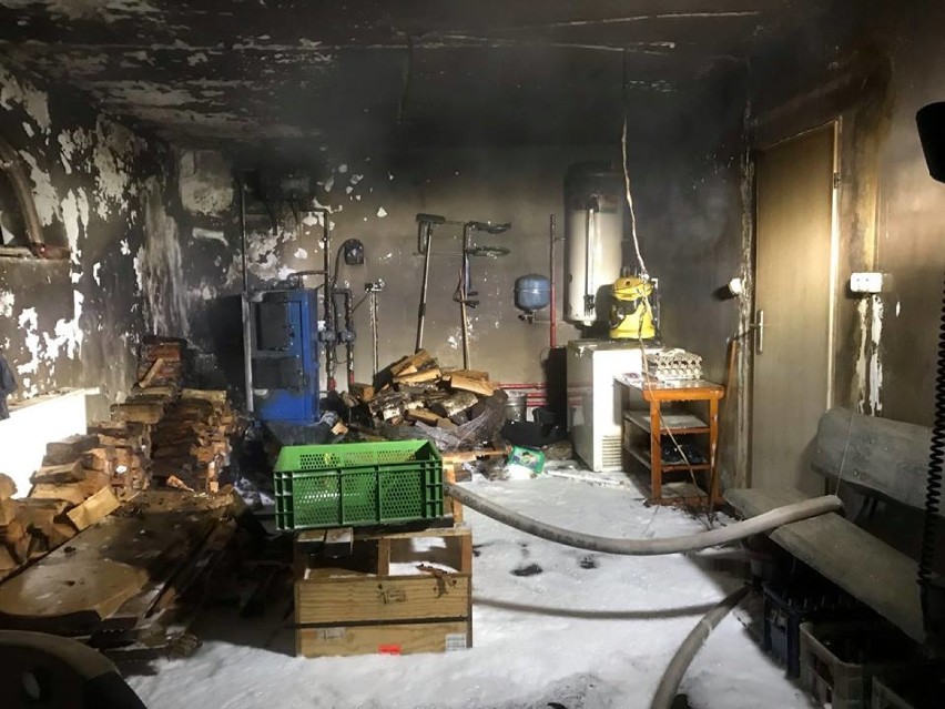 Pożar w Szamocinie: Paliła się kotłownia domu jednorodzinnego. Mieszkańców ocaliła czujka czadu