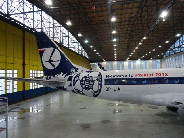Polskie Linie Lotnicze przemalowały swoje samoloty na Euro 2012! [ZDJĘCIA]