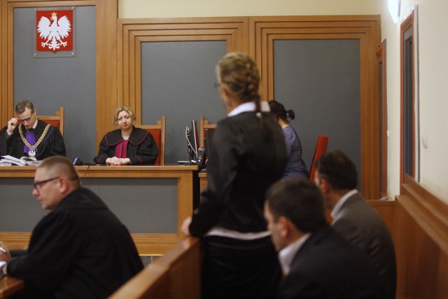 Oskarżeni o handel ludźmi odpowiadają przed Sądem Okręgowym w Legnicy