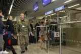 Strażnicy Graniczni zatrzymali na lotnisku w Balicach poszukiwanego mieszkańca gminy Łabowa