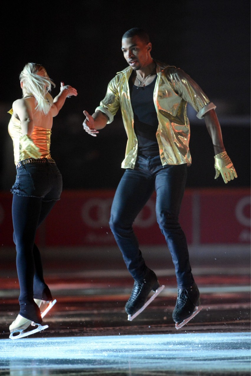 Kings on Ice. Popis łyżwiarskich umiejętności na Stadionie...