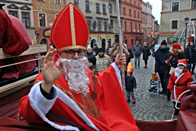 Świętowanie rozpocznie się mszą świętą w w Bazylice oo. Dominikanów o godz. 13.00. Godzinę później , na Rynku Starego Miasta odbędzie się wielkie bicie rekordu w ilości dzieci przebranych za Mikołaja. Stamtąd, chwilę potem wyruszy kolorowy mikołajowy orszak wprost na Wzgórze Czwartkowe - do kościoła pw. Św. Mikołaja. 

Niedziela, Stare Miasto w Lublinie i okolice, godz. 13 - 19.00, wstęp wolny