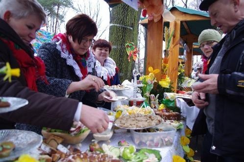 Leszczyny: Mazurki, babeczki i inne smakołyki na jarmarku w parku