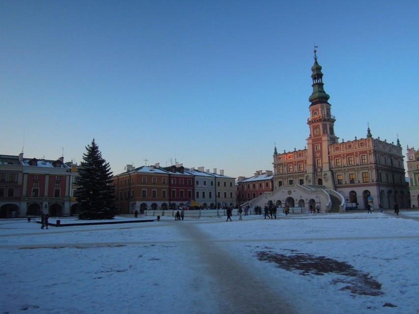 Mikołajki: Zamość już rozświetlony a na lodowisku był Mikołaj