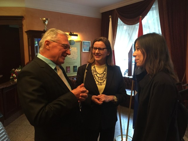 Najważniejszym gościem uroczystości była ambasador Republiki Chorwacji w Polsce dr hab. Andrea Bekic (w środku).