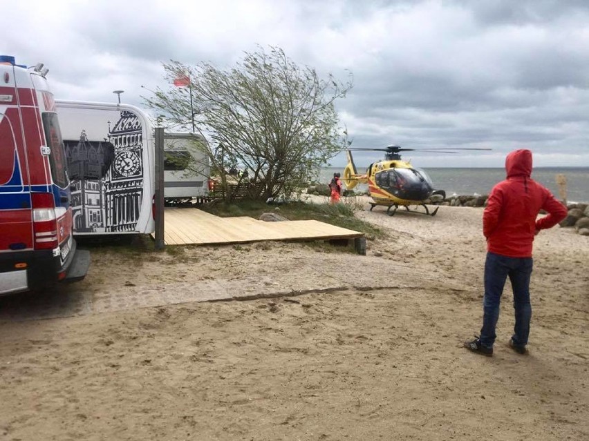 Wypadek kitesurfera na polu kempingowym w Chałupach - majówka 2019