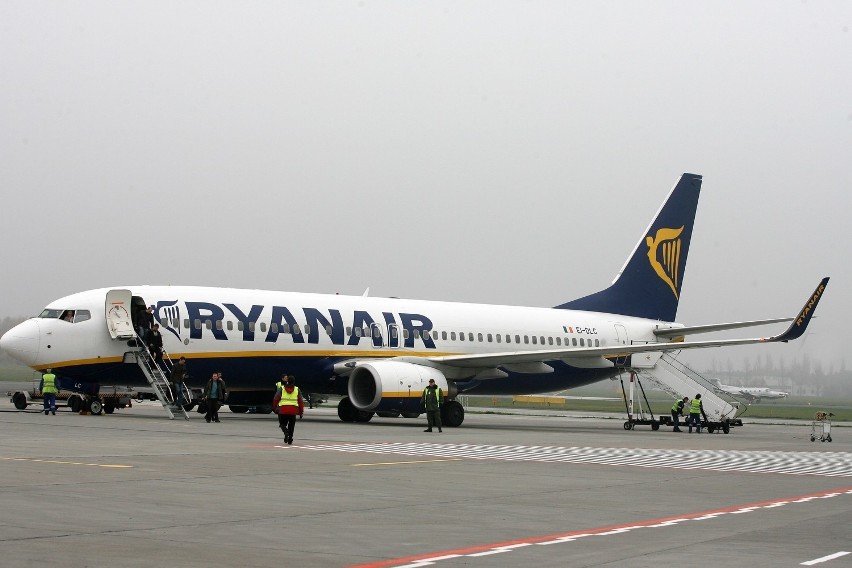 Samolot linii Ryanair z Londynu nie doleciał w sobotę (25...