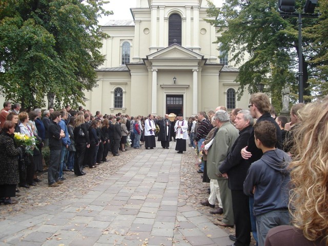 Uroczystość pogrzebowa Karola - kibica Kolportera Korony Kielce w kościele św. Wojciecha.