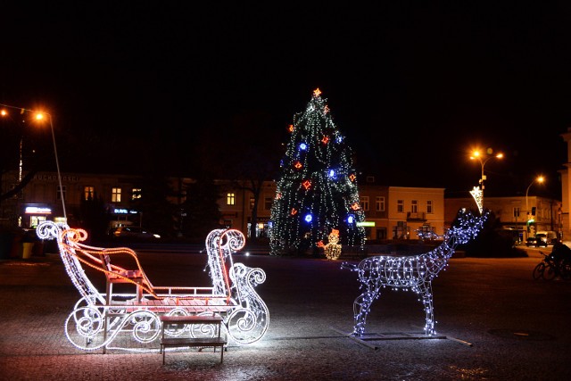 Świąteczne Jasło nocą.