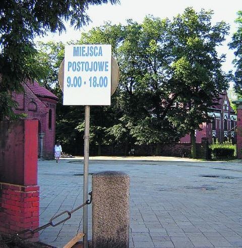 Za wjazd na parking przy konkatedrze od kilku dni są pobierane opłaty